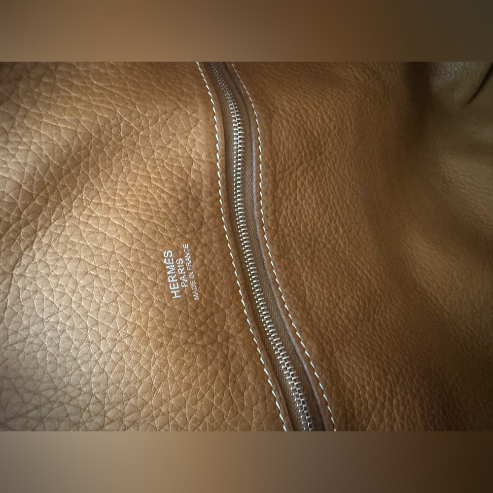 Hermes Tan Leather Tote Bag
Approx 16.5” high X 6”deep X 13” wide 6” strap drop - Picture 10 of 10